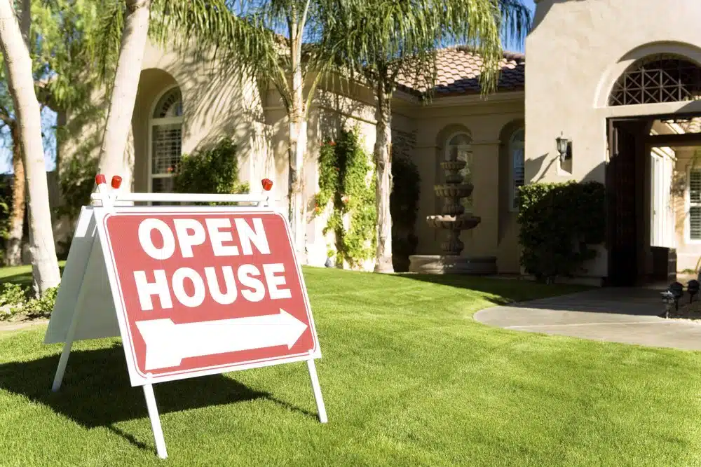 open house sign on fron yeard for inspection